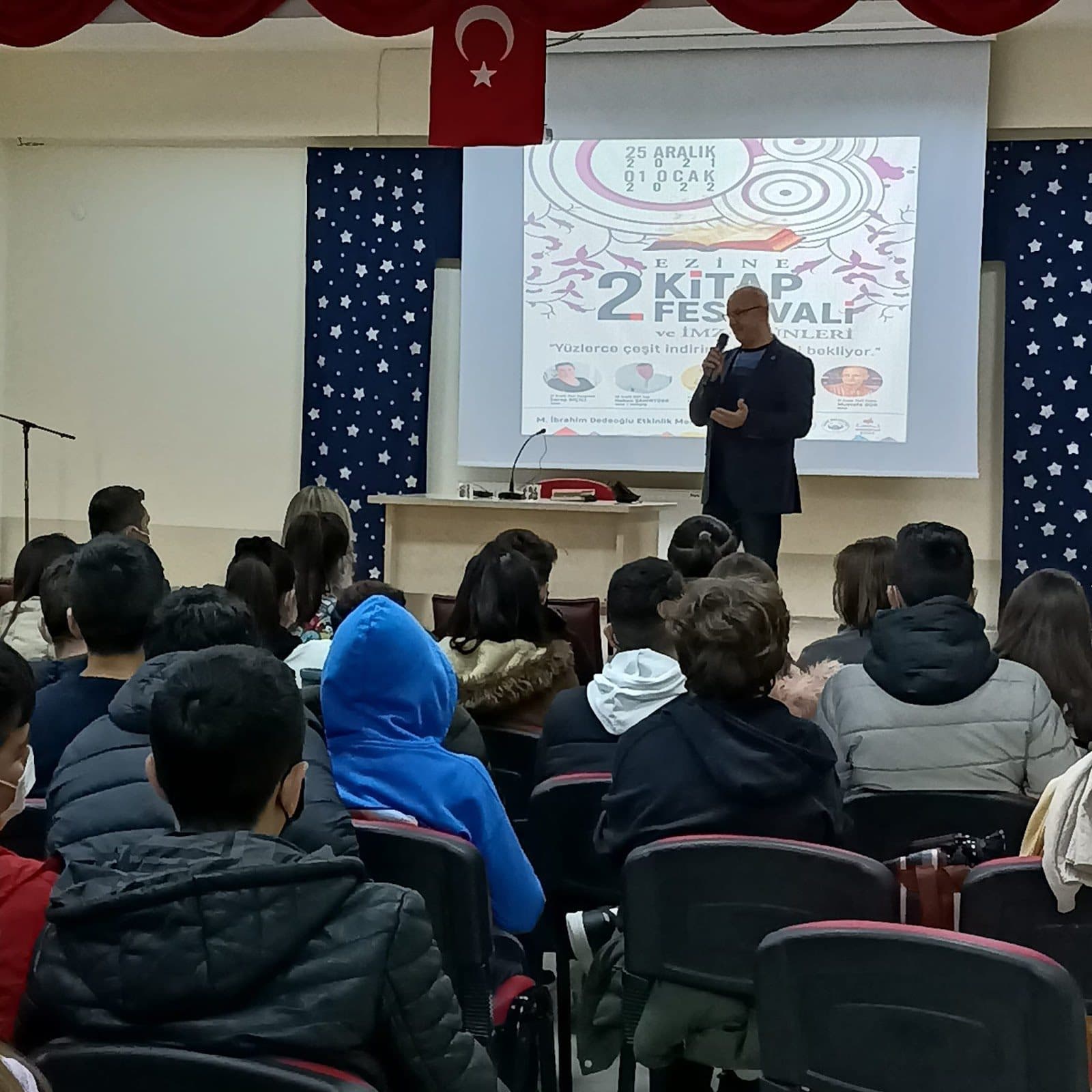 Okulda gerçekleştirilen yazar söyleşisi