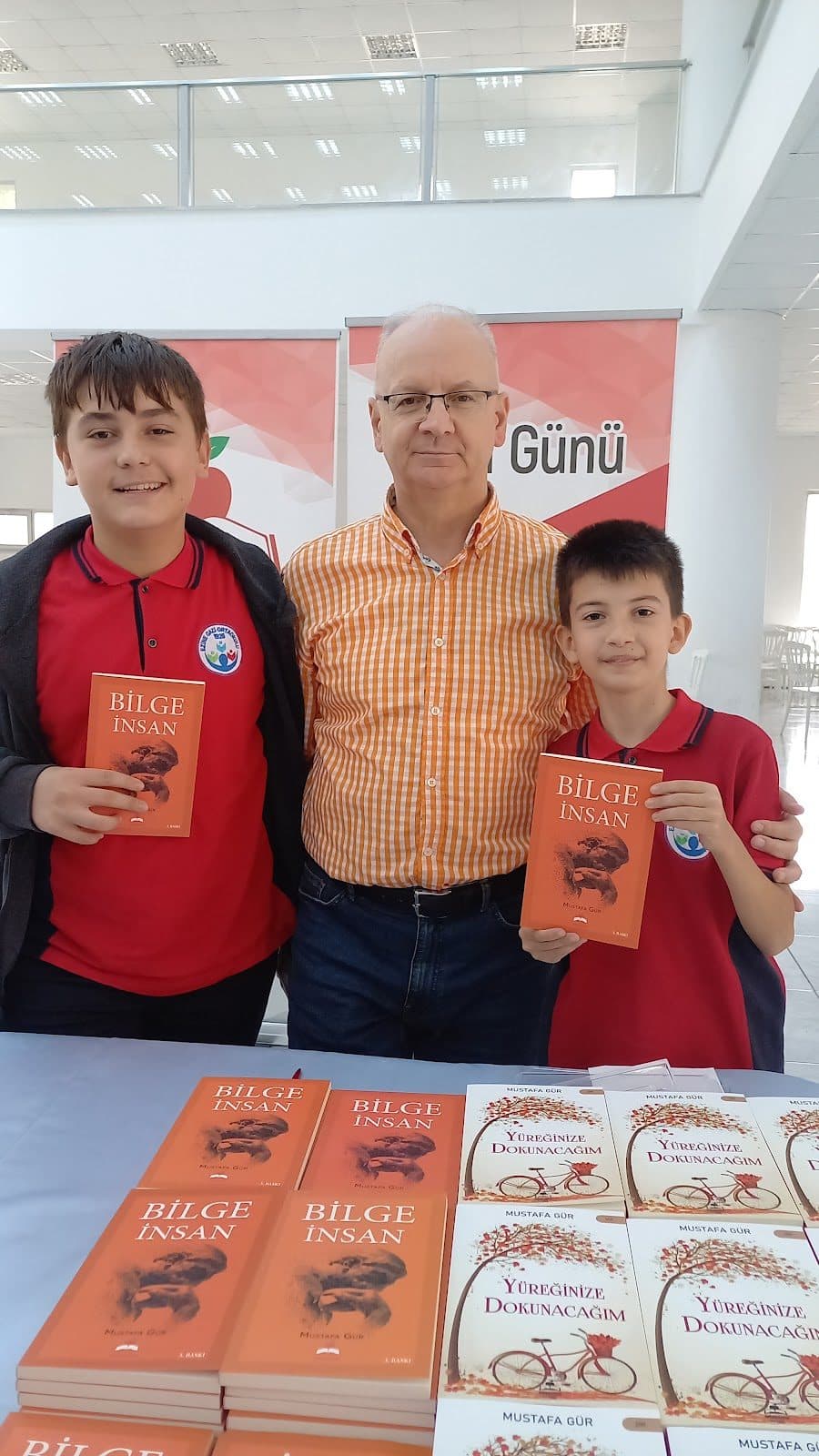 Yazar ve öğrencilerle imza günü